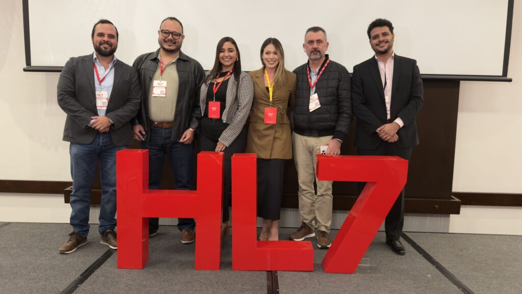 En la foto:
Juan Carlos Abaunza Ardila de AIATIC
Dorian Ferney Rallón Galvis de Biofile: Suite profesional para prestadores de salud
Lina - Directora Operativa de Clínica La Riviera
Evelin Cediel Quintero - Gerente de Neurotrauma Center
German Ariel Mantilla Serrano - Director de TI de Clínica La Riviera
Camilo Vives - Director del Cluster de Salud de la Cámara de Comercio de Bucaramanga